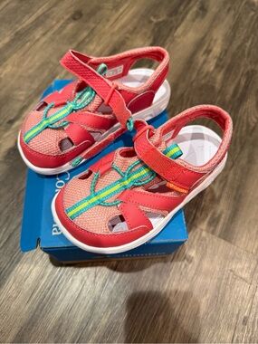 Columbia Coral Pink Closed-Toe water shoe with Aqua Stripe